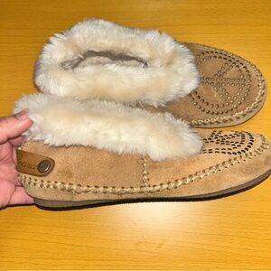 Lucky Brand Women's Tan Slippers with Faux Fur